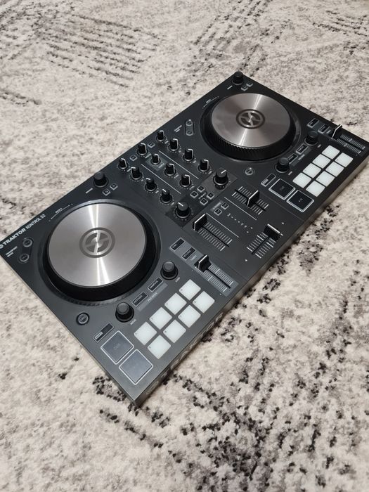 DJ Controller Traktor Kontrol S2 Mk3