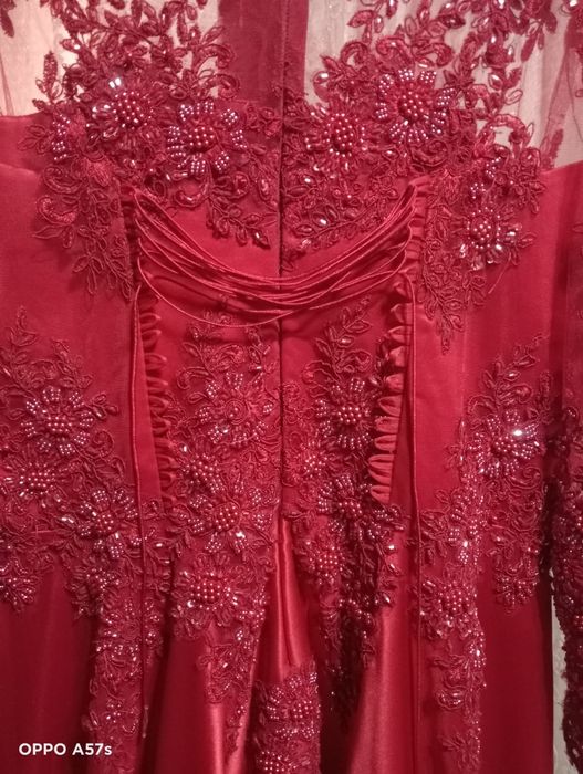 Вечерний платья с длинным шлейфом