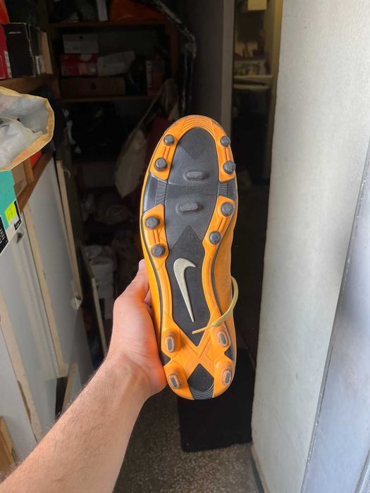 Футболни бутонки Nike Mercurial. Оранжеви на цвят!