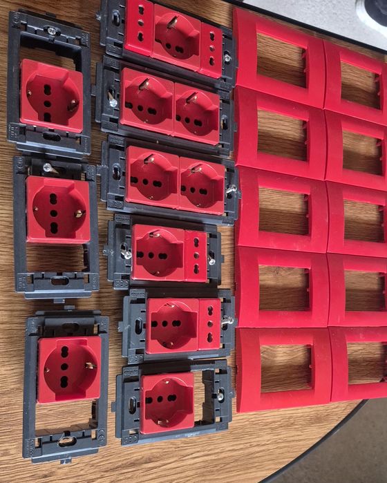 Vaaa 9 Prize Gewiss Roșii (Gama System) + 10 Rame Suport – Stare Excel