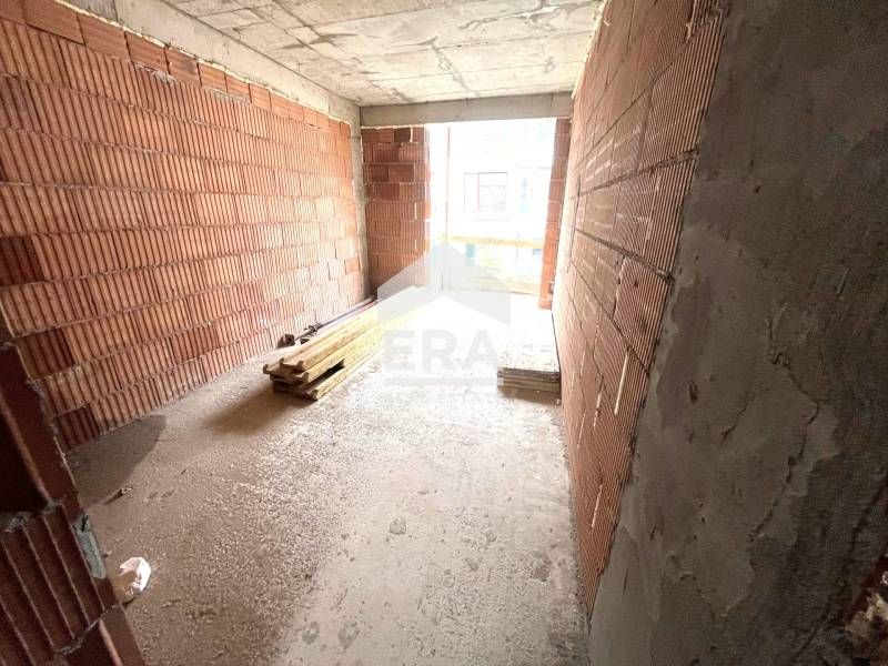 Продава се Тристаен апартамент в Варна, Лятно кино Тракия - 98 кв.м за 1296 €/кв.м - Снимка #1