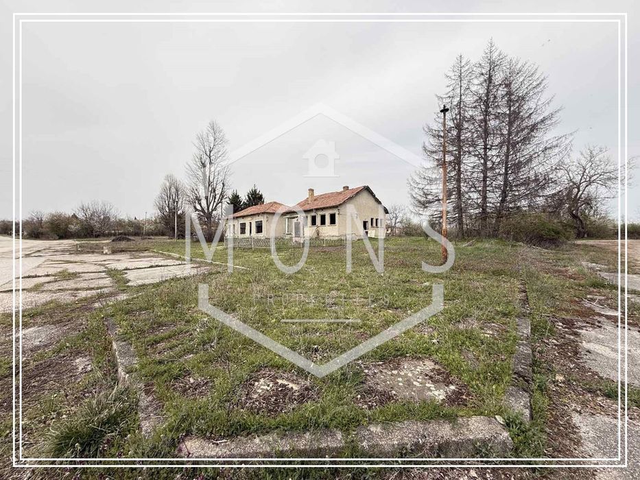 Парцел в Търговище, област-с.Ястребино площ 306 цена 40000