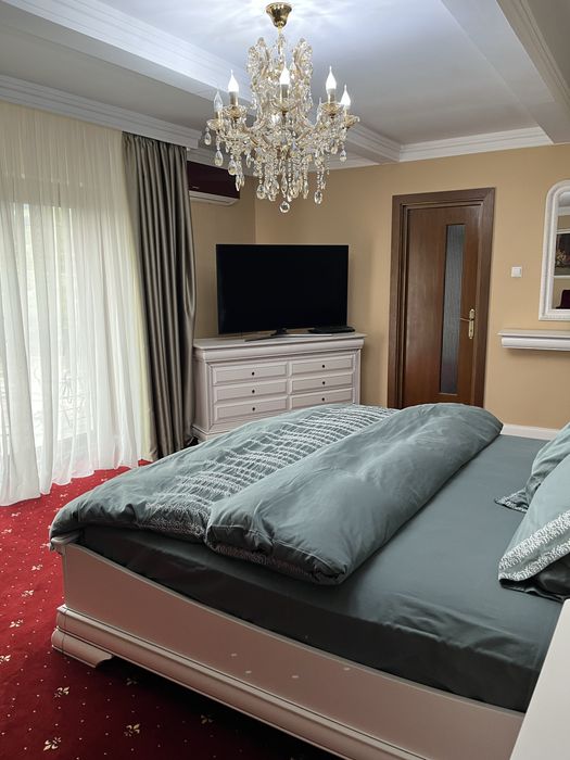 Camere în vilă  cu piscină, în regim hotelier