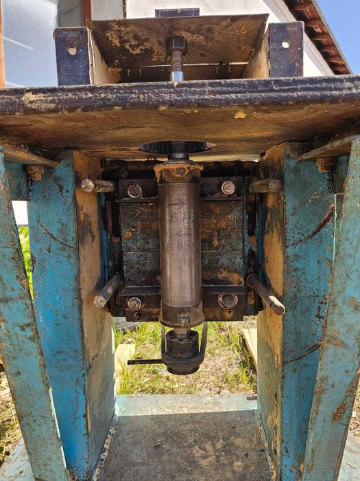 Продам фрезерный станок по дереву