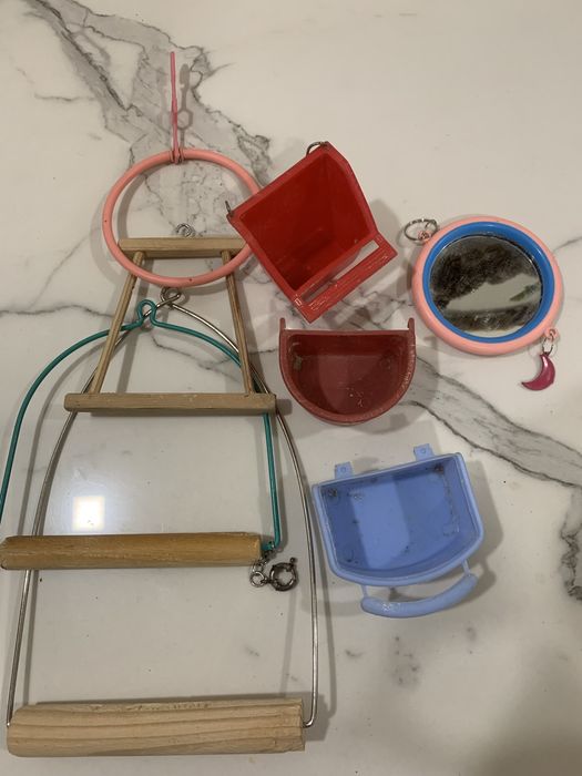 Кормушки ,качели для птиц