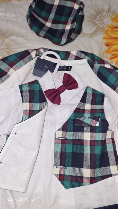 Vand costum bebe nou 6-9 luni