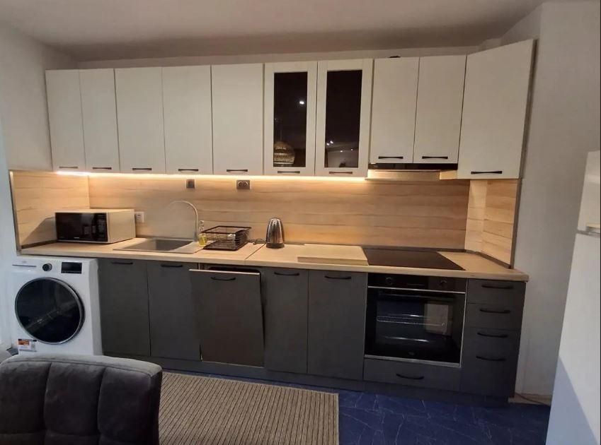 Дава се под наем Тристаен апартамент в Варна, Базар Левски - 130 кв.м за 800 € - Снимка #2