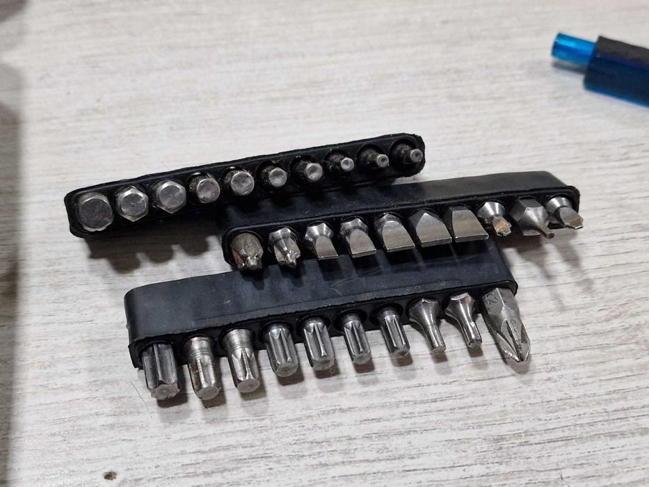 Eлектрически винтоверт с батерия 600 mAh, 3Nm, 260 RPM + 45 аксесоара