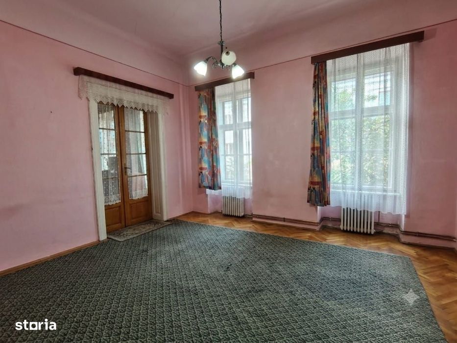 Apartament 3 camere, curte, zona Centrala-Ultracentrala — fotografia 1