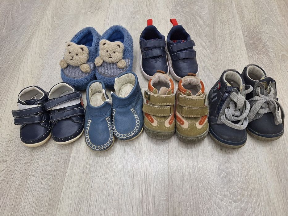 Бебешки обувки  и буйки