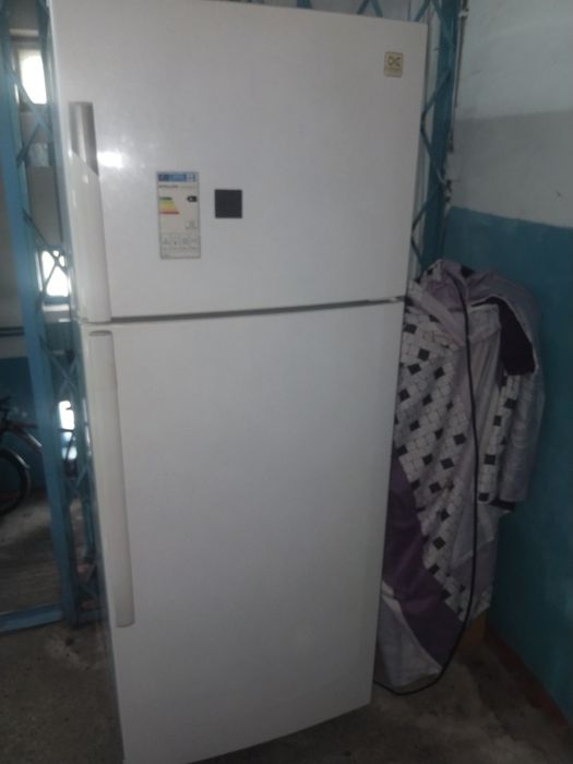 Продам большой холодильник