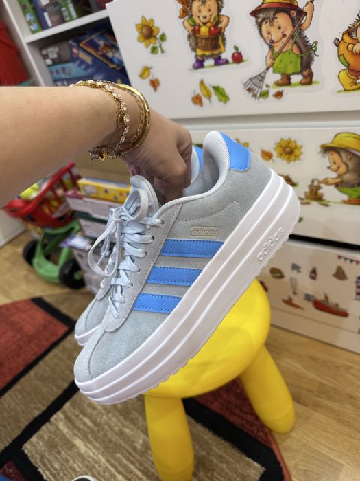 Adidasi adidas noi 38,5