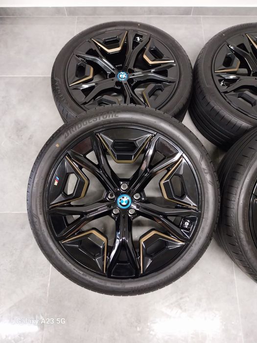 Jante BMW iX I20 pe 22 M vara