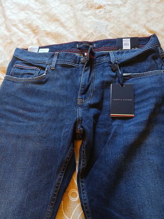 Продавам нови дънки Tommy Hilfiger размер 33/32