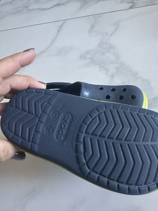 Оригинални детски чехлички-сандалки Crocs размер 27-28