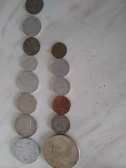 Monezi și bancnote vechi.