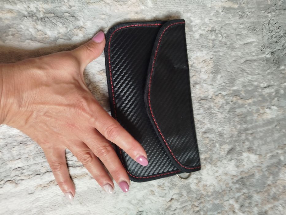 Плик изолиращ електромагнитните лъчи.