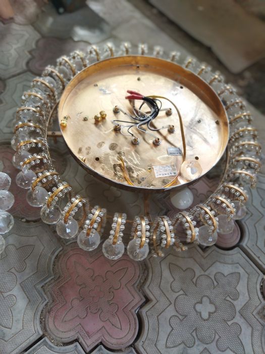 Продаеться люстра