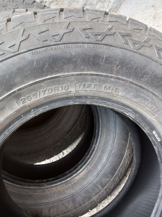Почти нови гуми с размери  265/70/16