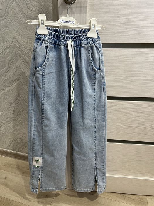 Джинсы на девочку 130-140 рост