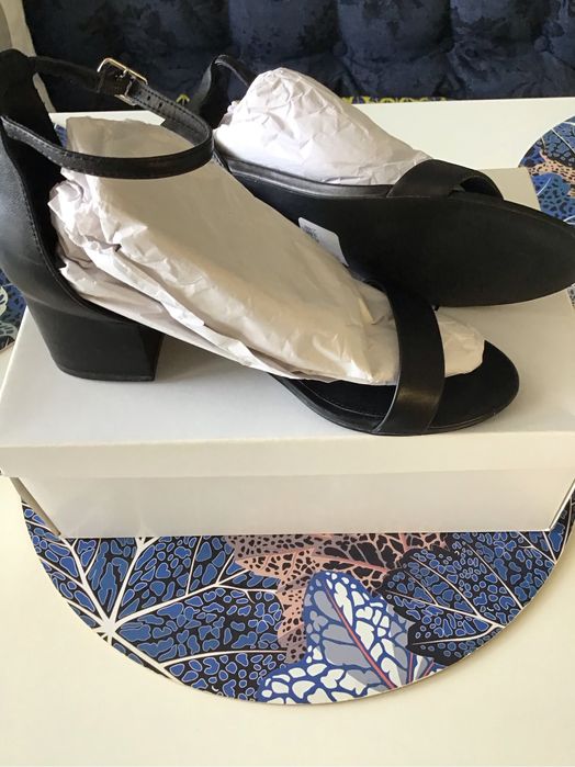 Продавам черни дамски  сандали STEVE MADDEN 39 номер