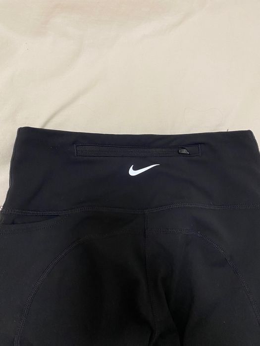 Черен клин на Nike