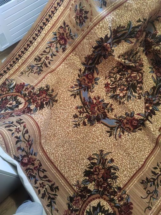 Килим в перфектно състояние без забележки