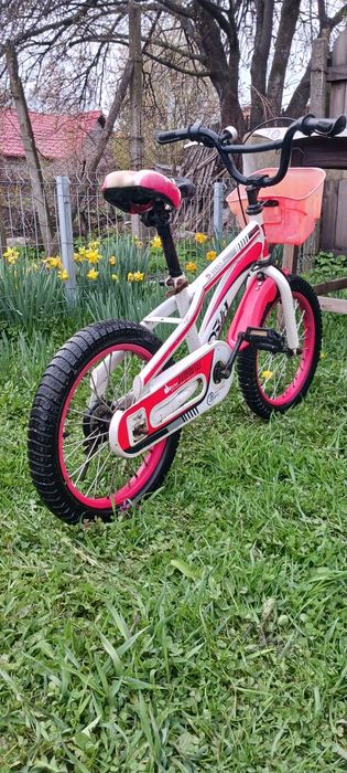 Vând o tricicletă pentru copii 1-3 ani și două biciclete  .