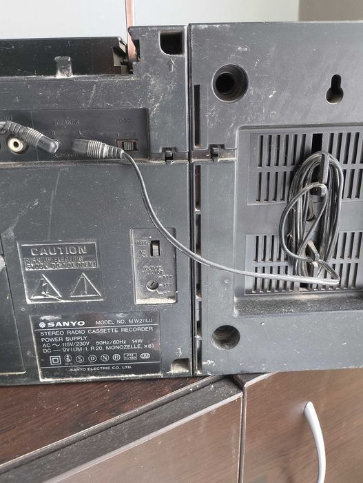 Продавам касетофон Sanyo mw211lu
