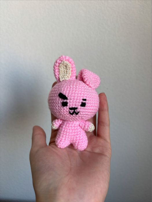 Вязанная игрушка персонаж kookie BT21