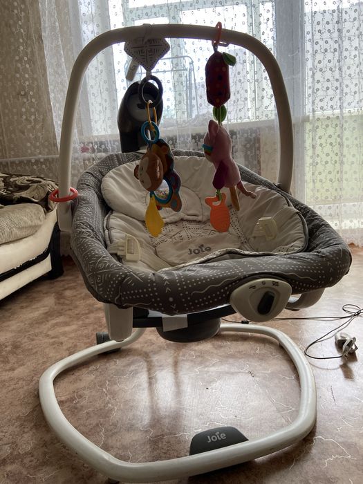 Шезлонг фирмы joie