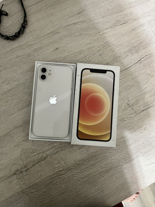 Продам айфон 12