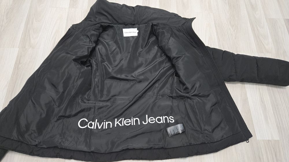 Дамско черно зимно яке Calvin Klein