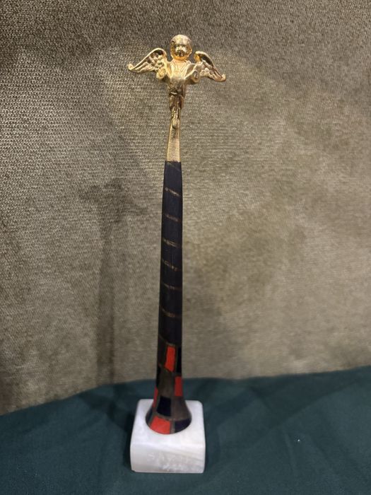 Статуетка позлатена