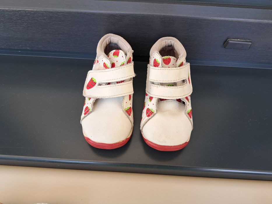 Детски кожени обувки, бели, 21 номер.