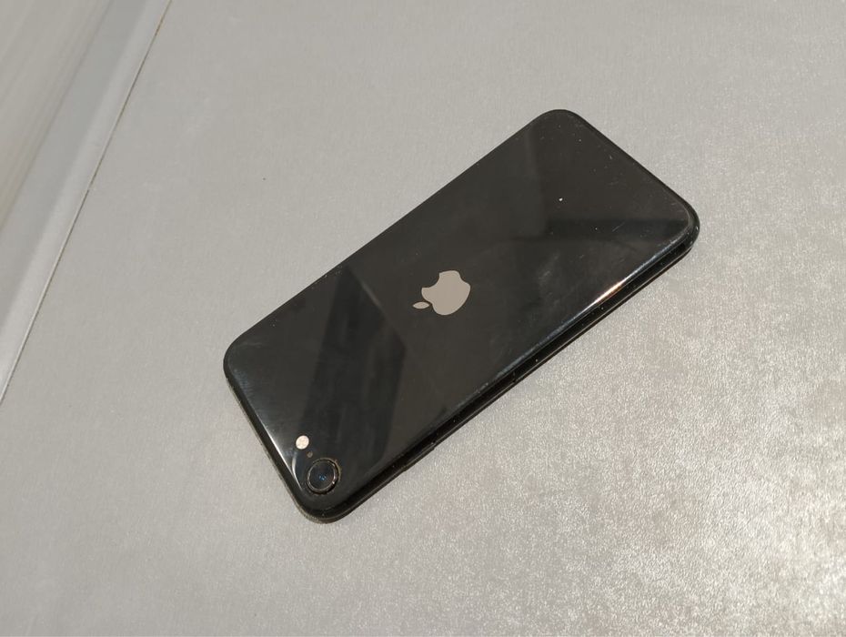 iPhone se 65гб.