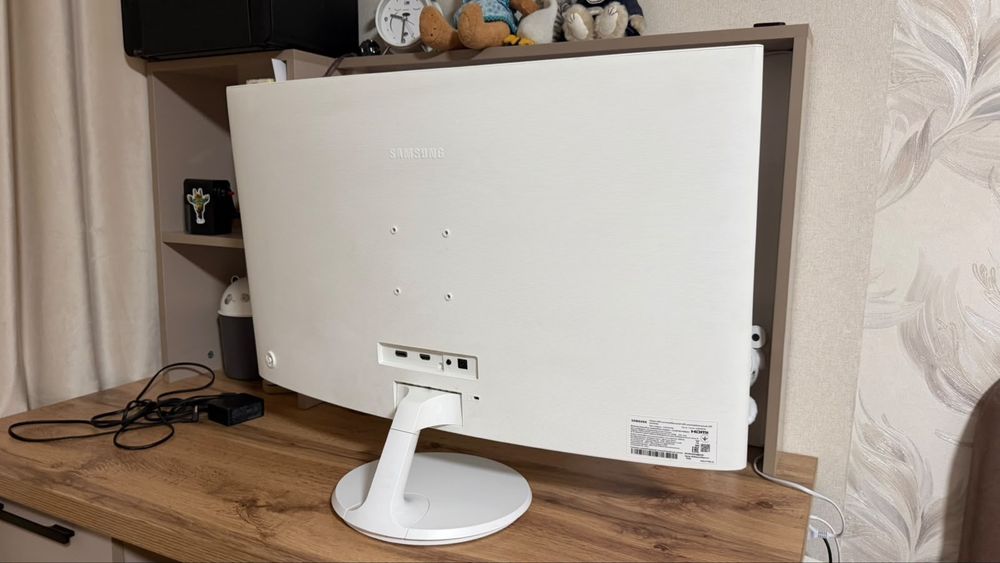 экран Samsung 31,5”