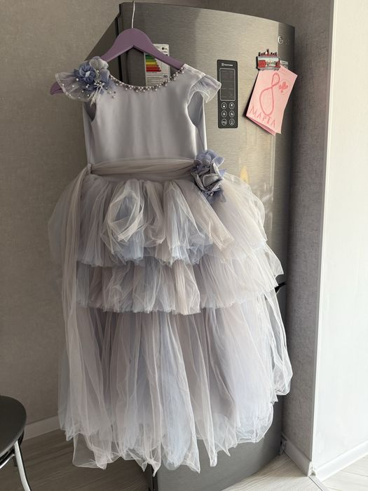 Платья празничные