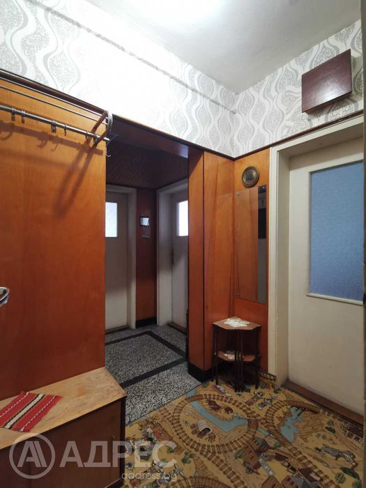 Тристаен апартамент, Здравец, 71 кв.м., ет. 3/4, без подобрения