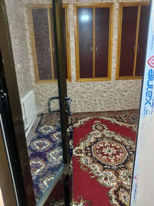 Oilaga 1 xona beruniy metro yaqinida BEZMALER uy egasidan