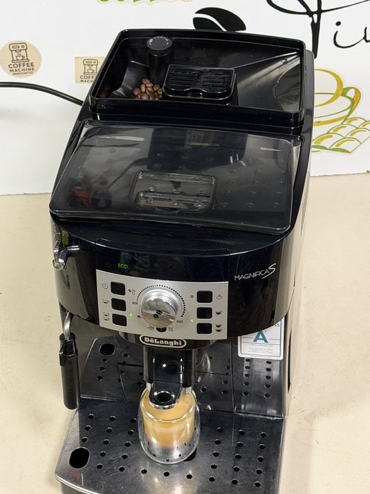 Кафемашина кафе автомат delonghi magnifica S с гаранция