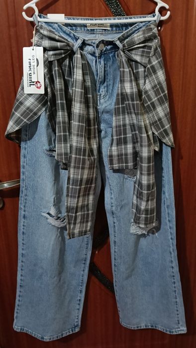 Vând blugi damă noi
