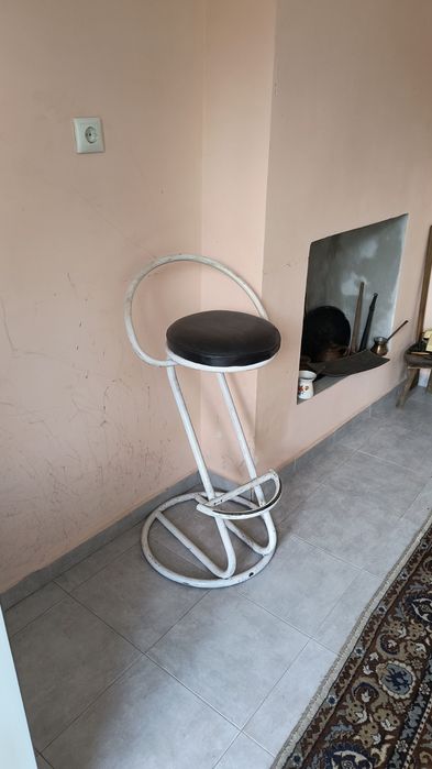 Продавам диван от дърво и един брой футьоил от дърво