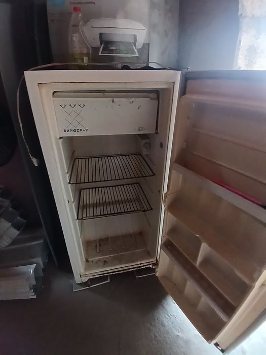 Холодильник работает