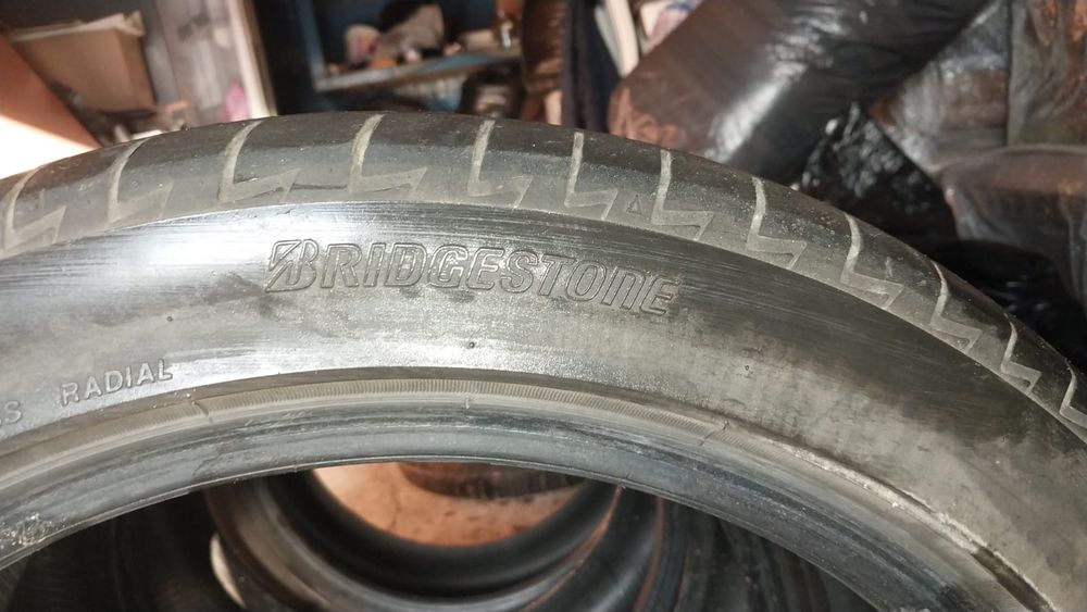 Bridgestone Бриджстоун 235/45/18 комплект