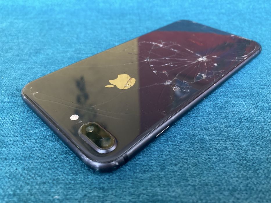 Iphone 8 plus - baterie 83%