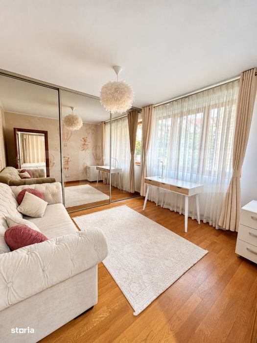 Apartament 3 camere, 116 mp, curte si parcare