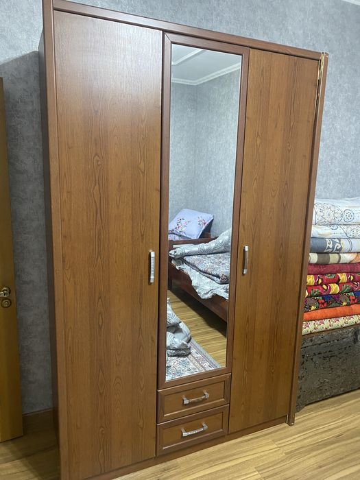 Шкаф и 2 кровати