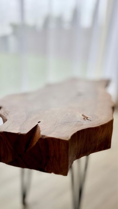 Masa Mira - lemn masiv nuc Timber Tales