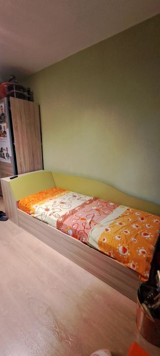 Единично легло с ракла